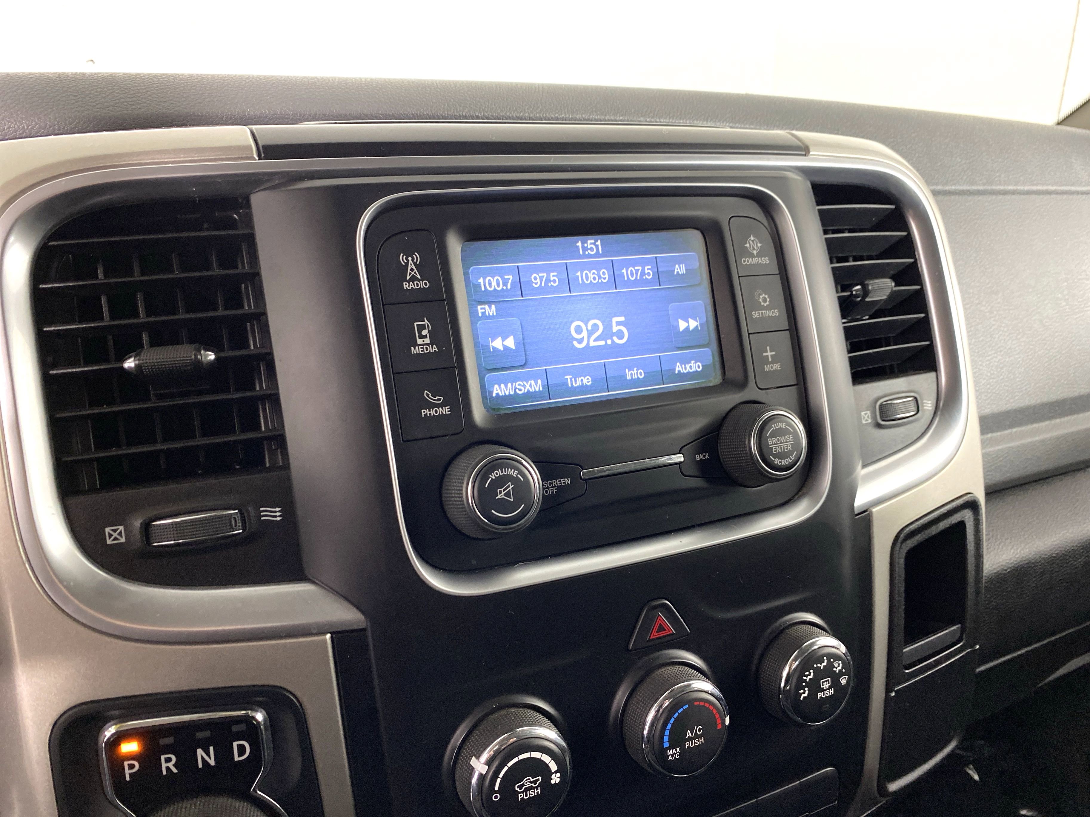 2018 Ram 1500 SLT photo 3