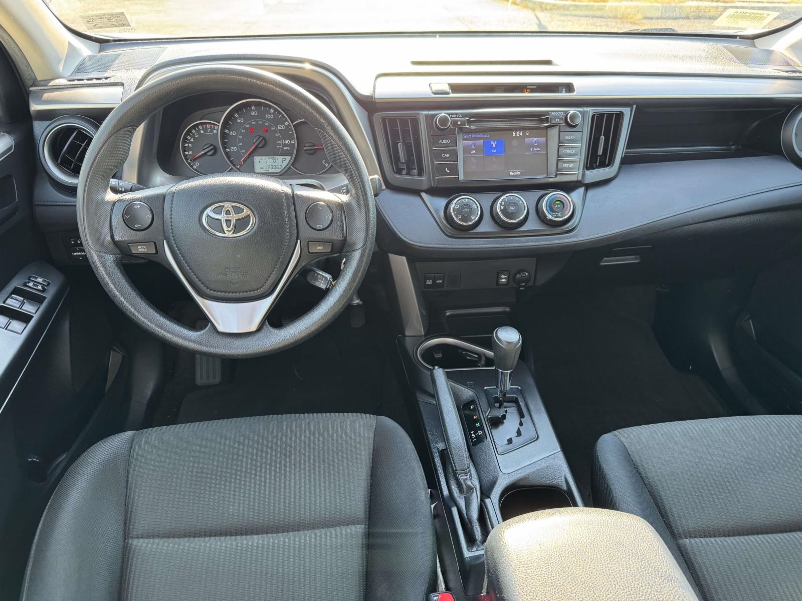 2016 Toyota RAV4 LE photo 2