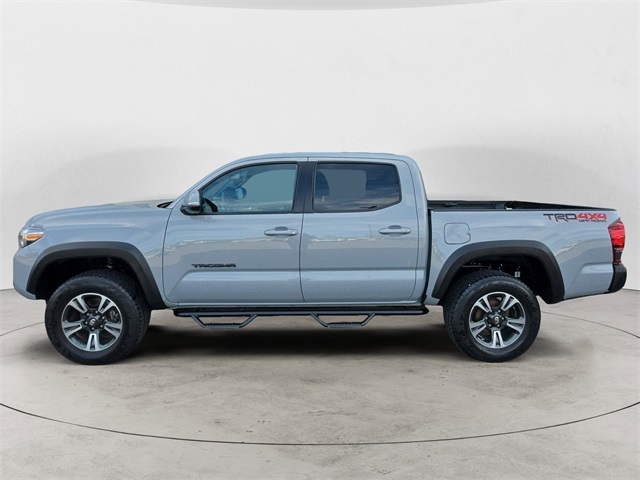 2019 Toyota Tacoma TRD Off-Road photo 2