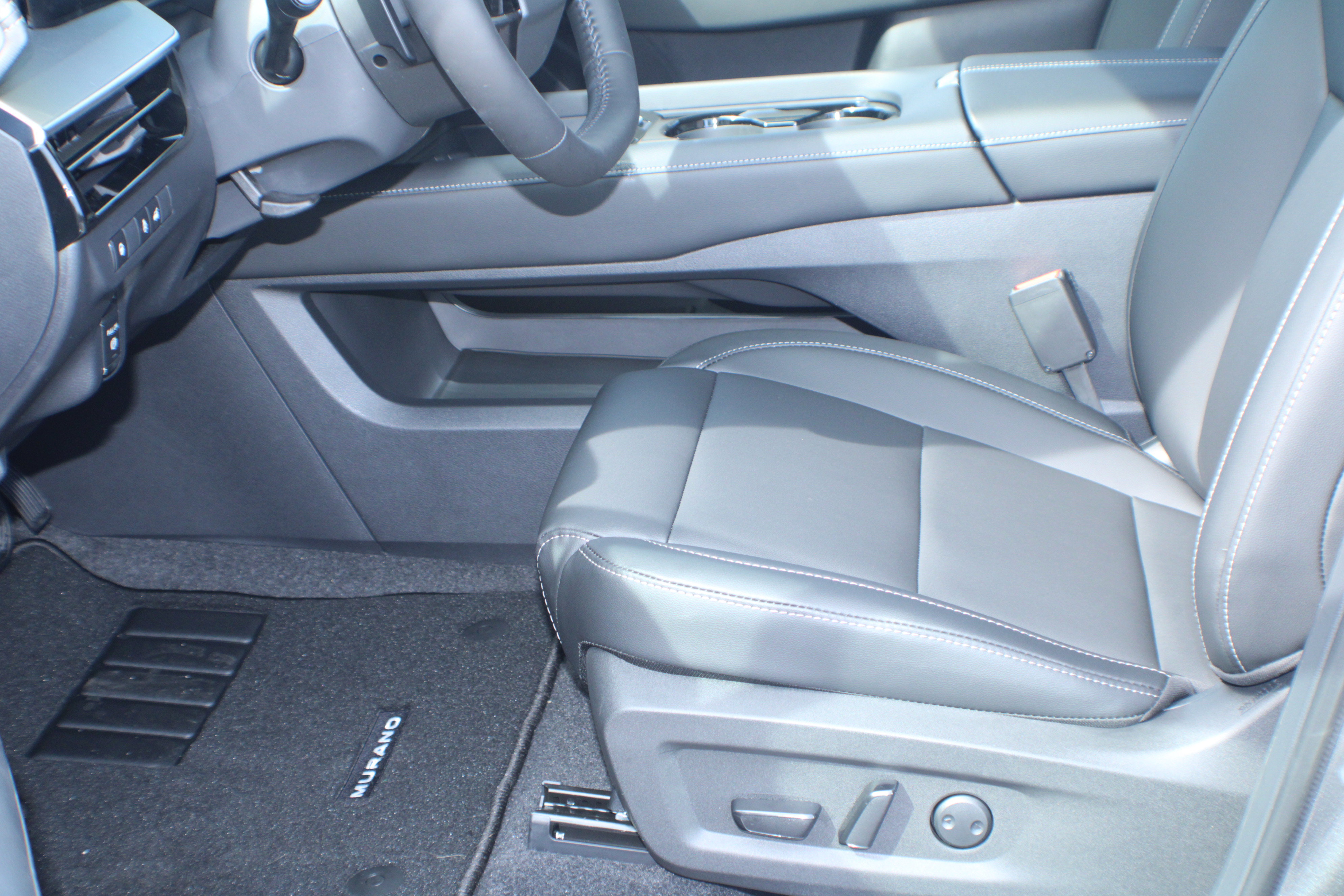 2025 Nissan Murano SL photo 12