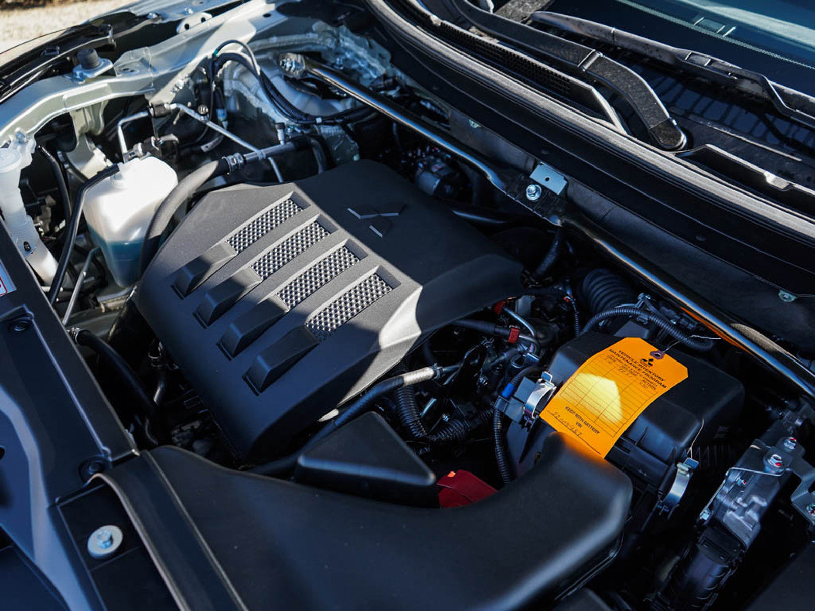 2025 Mitsubishi Eclipse Cross LE photo 4