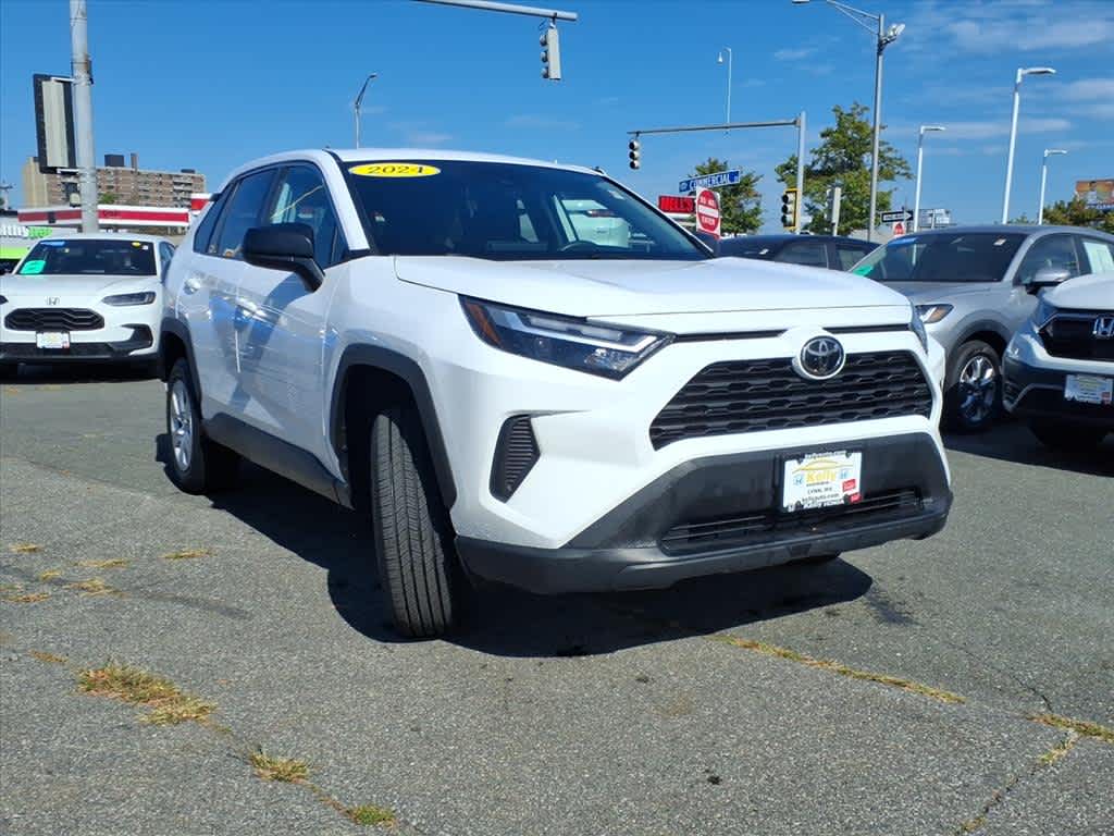 2024 Toyota RAV4 LE photo 3