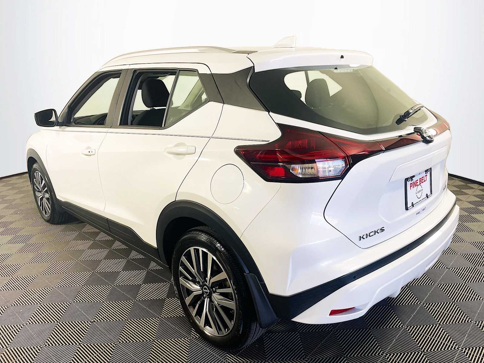 2023 Nissan Kicks SV photo 6