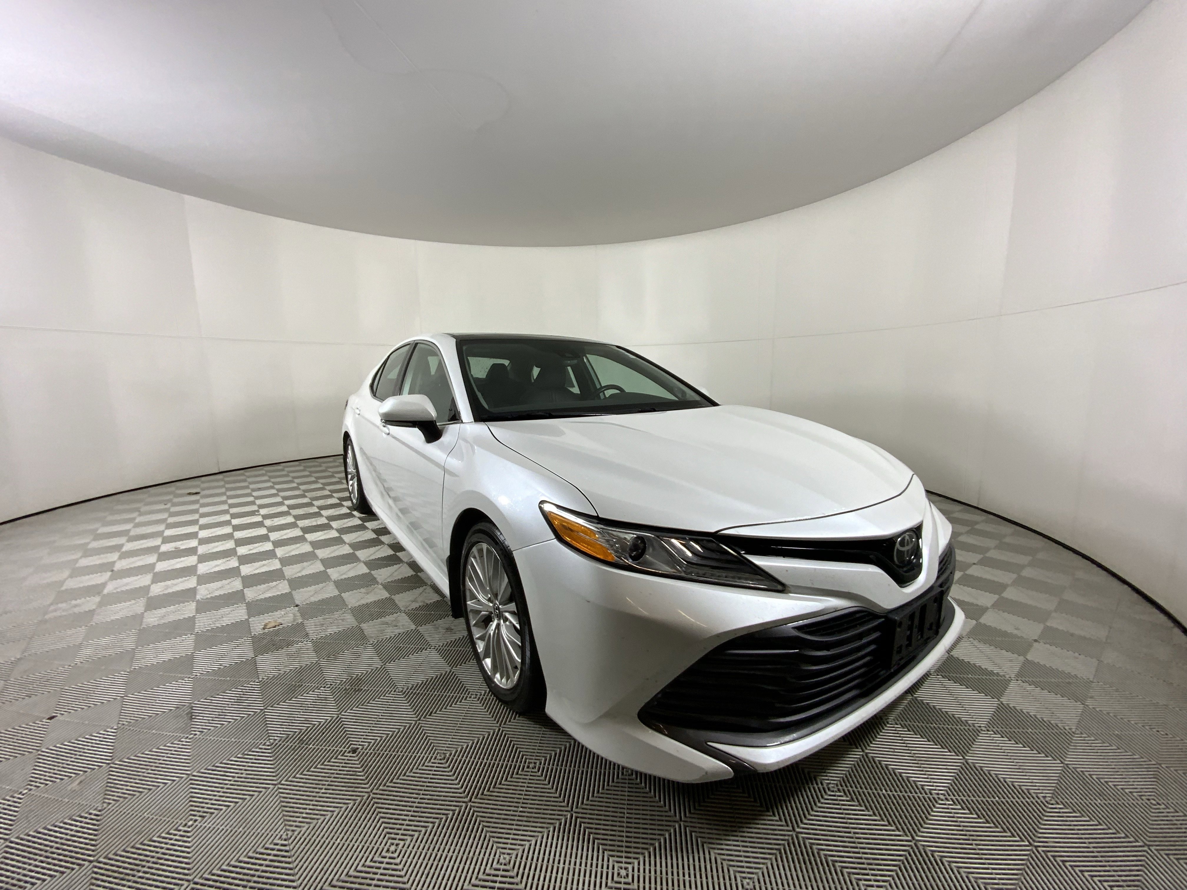 2019 Toyota Camry XLE's photo