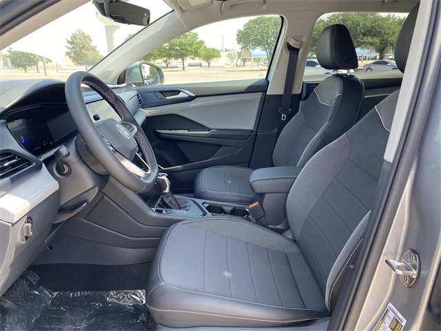 2024 Volkswagen Taos SE photo 22