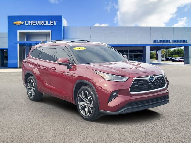 2021 Toyota Highlander XLE's photo