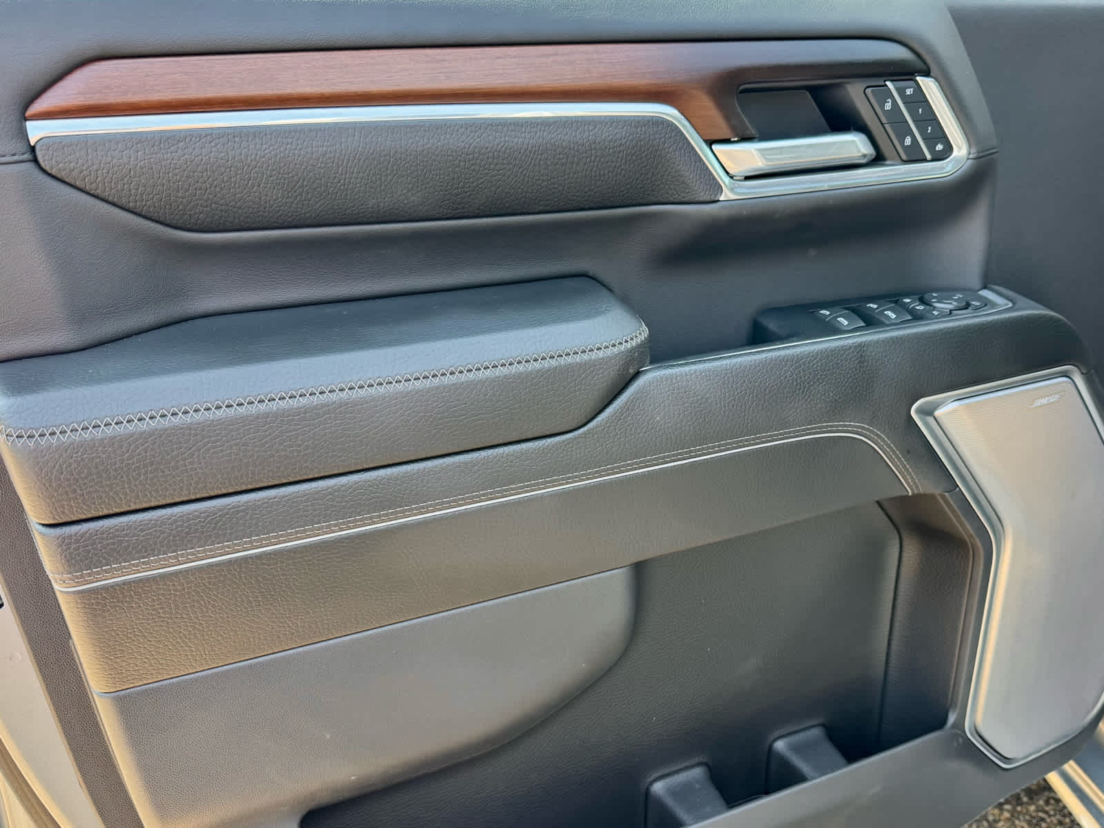 2024 Gmc Sierra 2500 HD Denali photo 13
