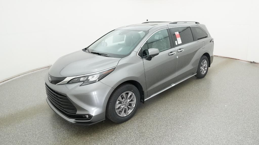 2026 Toyota Sienna XLE's photo