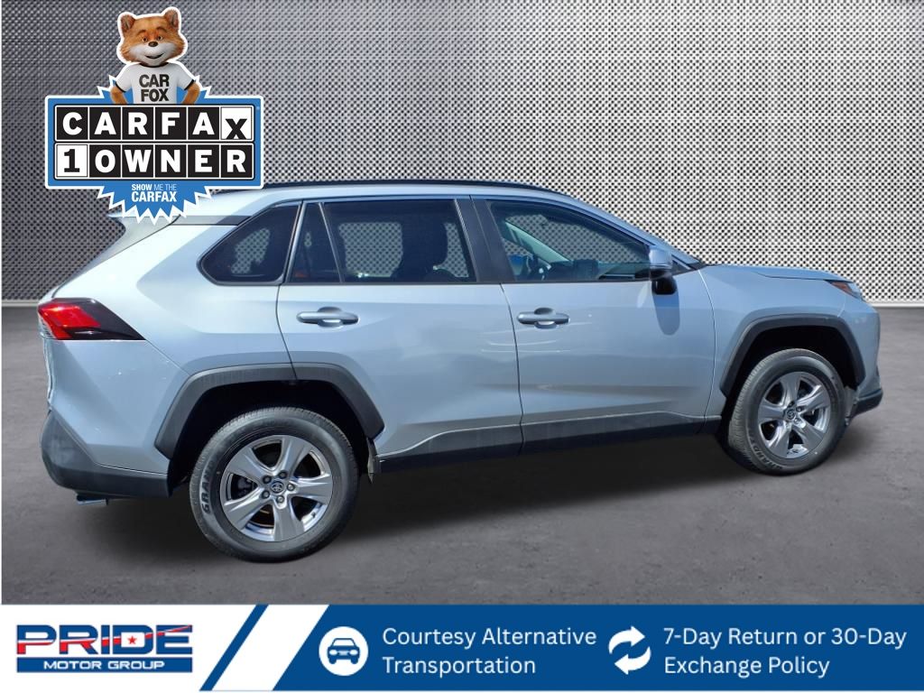 2022 Toyota RAV4 XLE photo 4