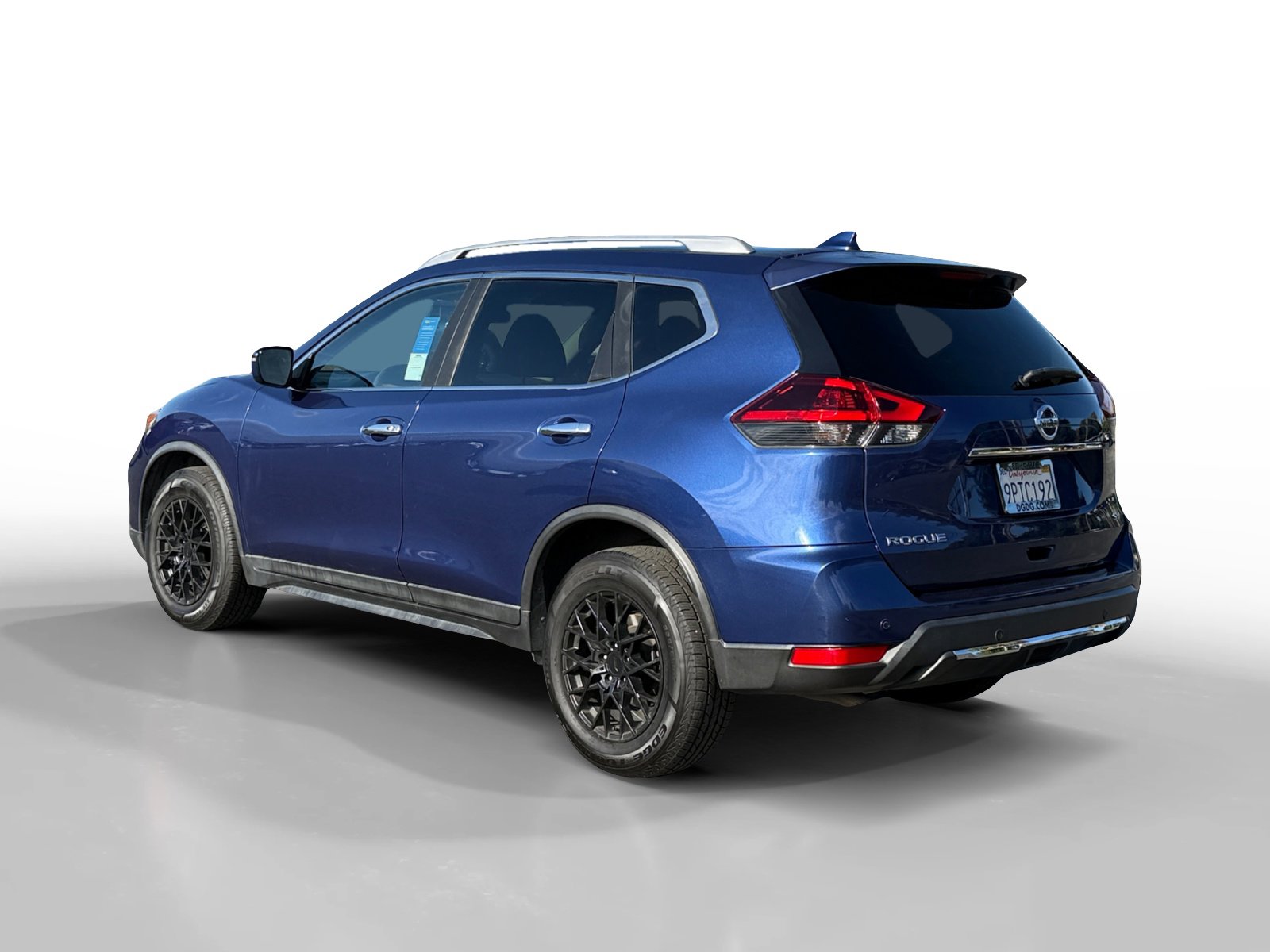 2019 Nissan Rogue SV photo 3