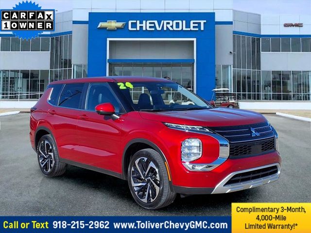 2024 Mitsubishi Outlander SE's photo