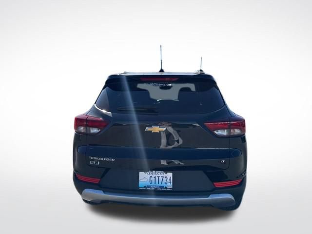 2023 Chevrolet Trailblazer LT photo 2
