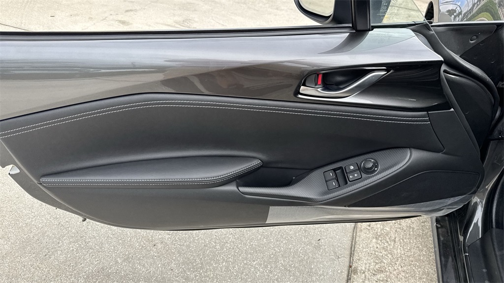 2025 Mazda MX-5 Miata Miata RF Grand Touring photo 38