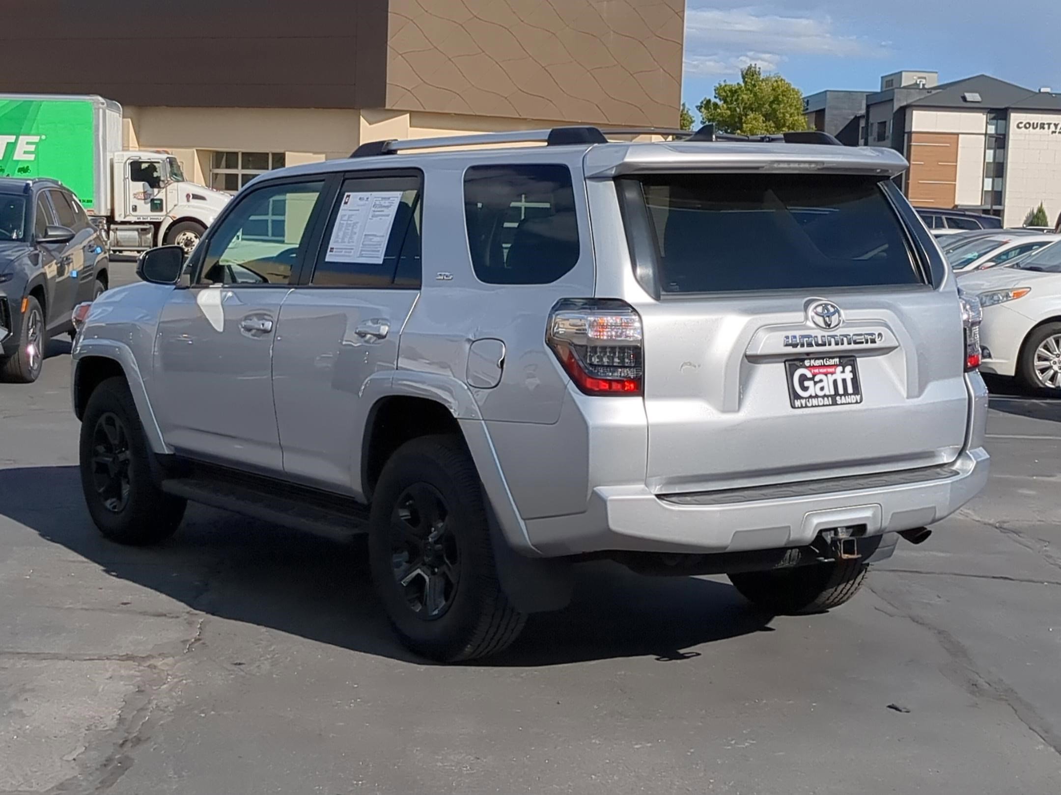 2019 Toyota 4Runner SR5 photo 4