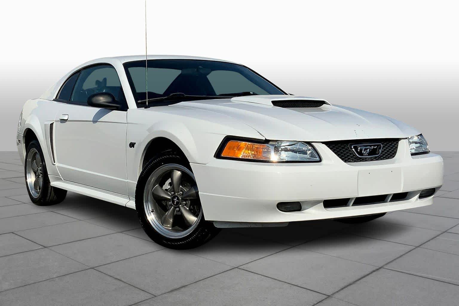 2003 Ford Mustang GT Deluxe photo 2