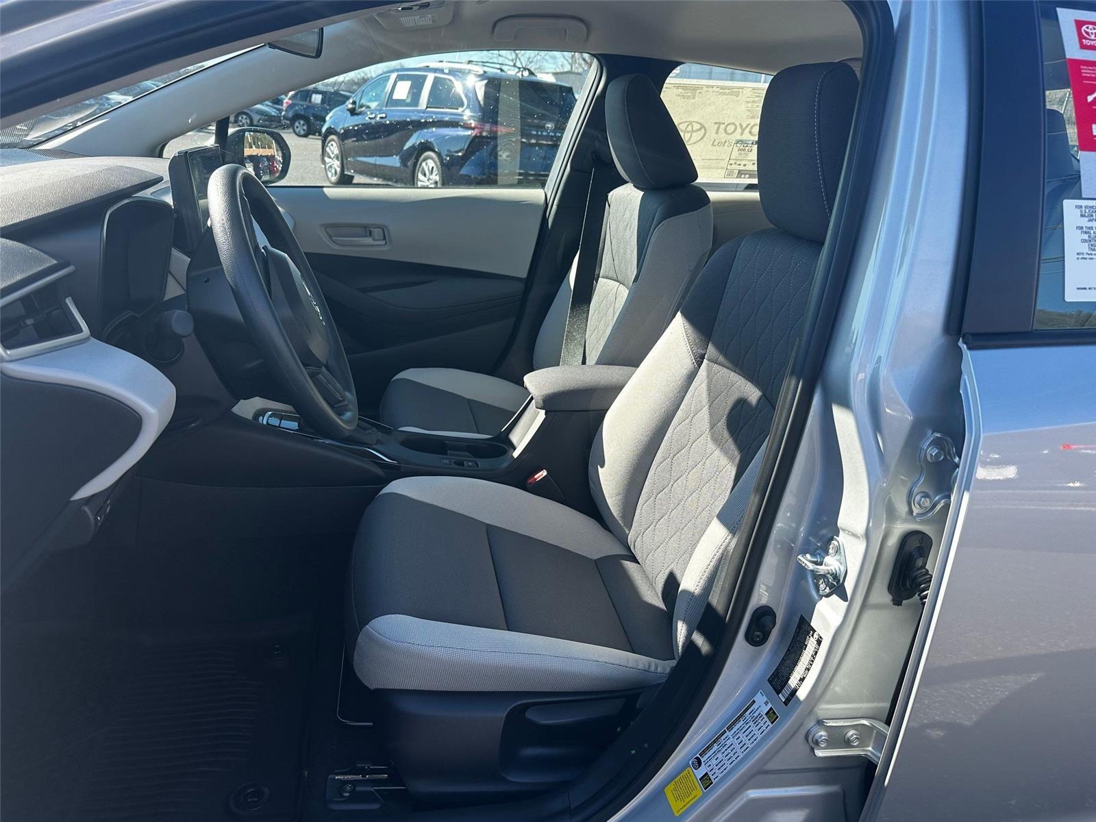 2025 Toyota Corolla LE photo 12