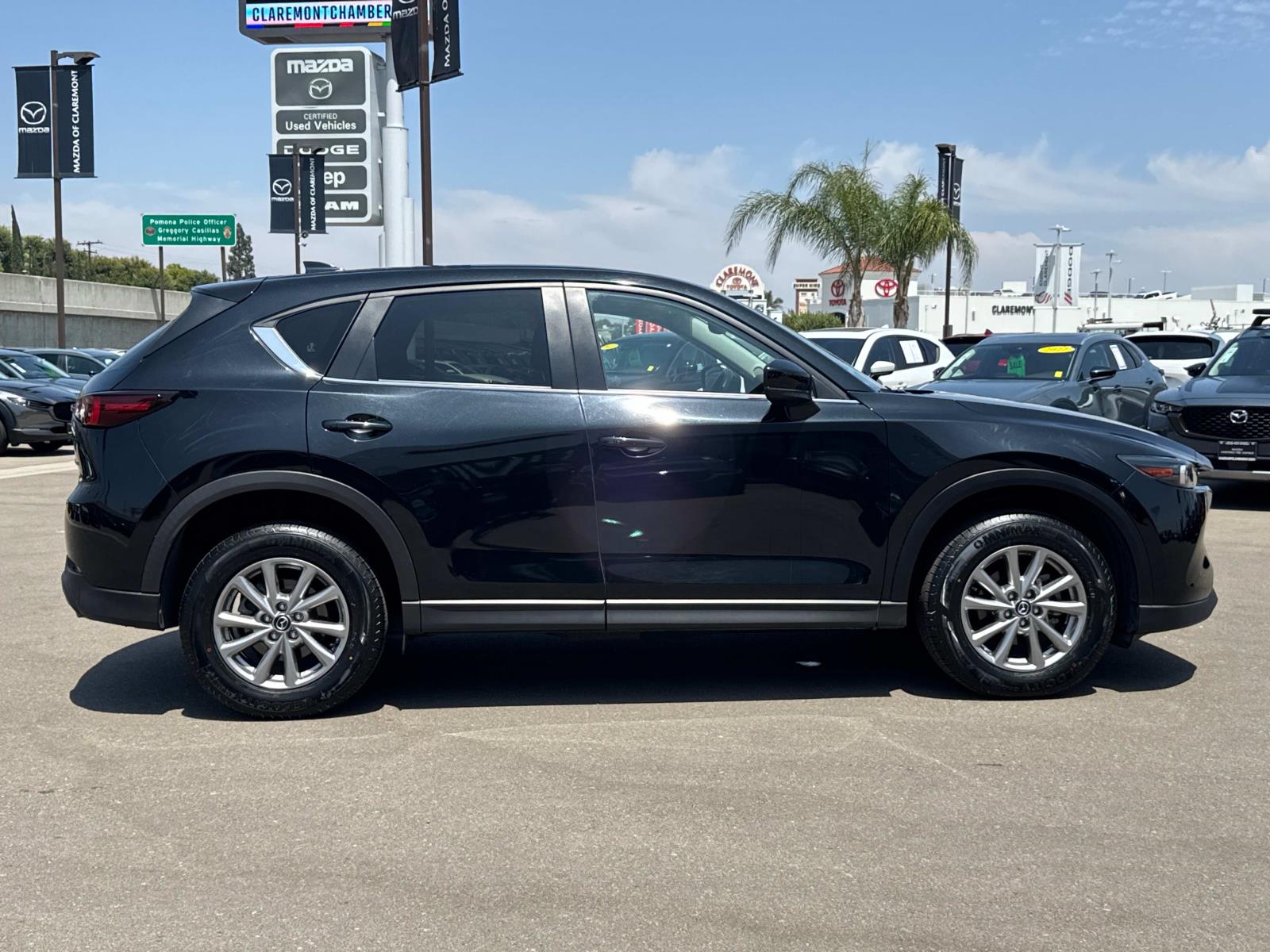 2022 Mazda CX-5 Sport photo 2