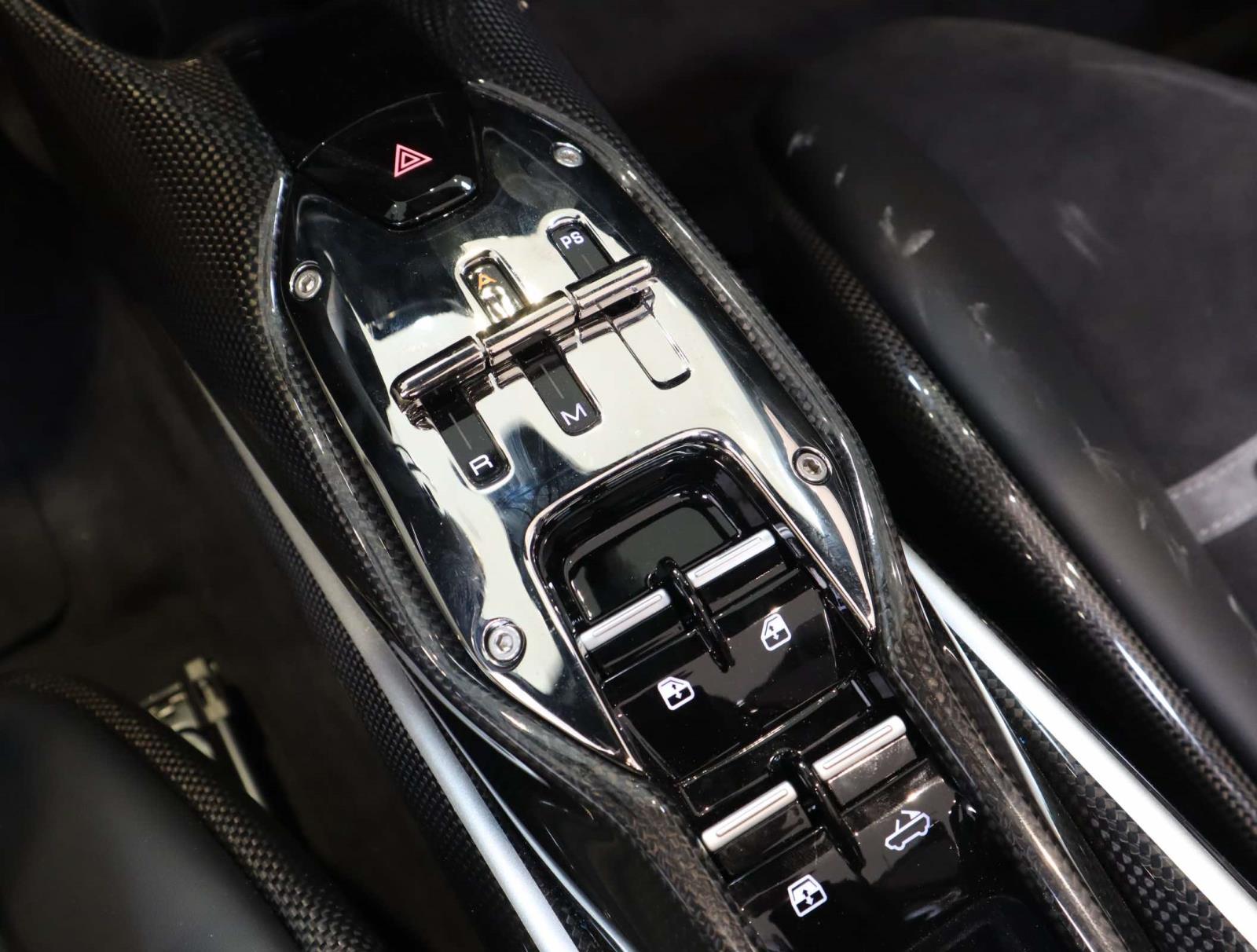 2022 Ferrari SF90 Spider photo 32
