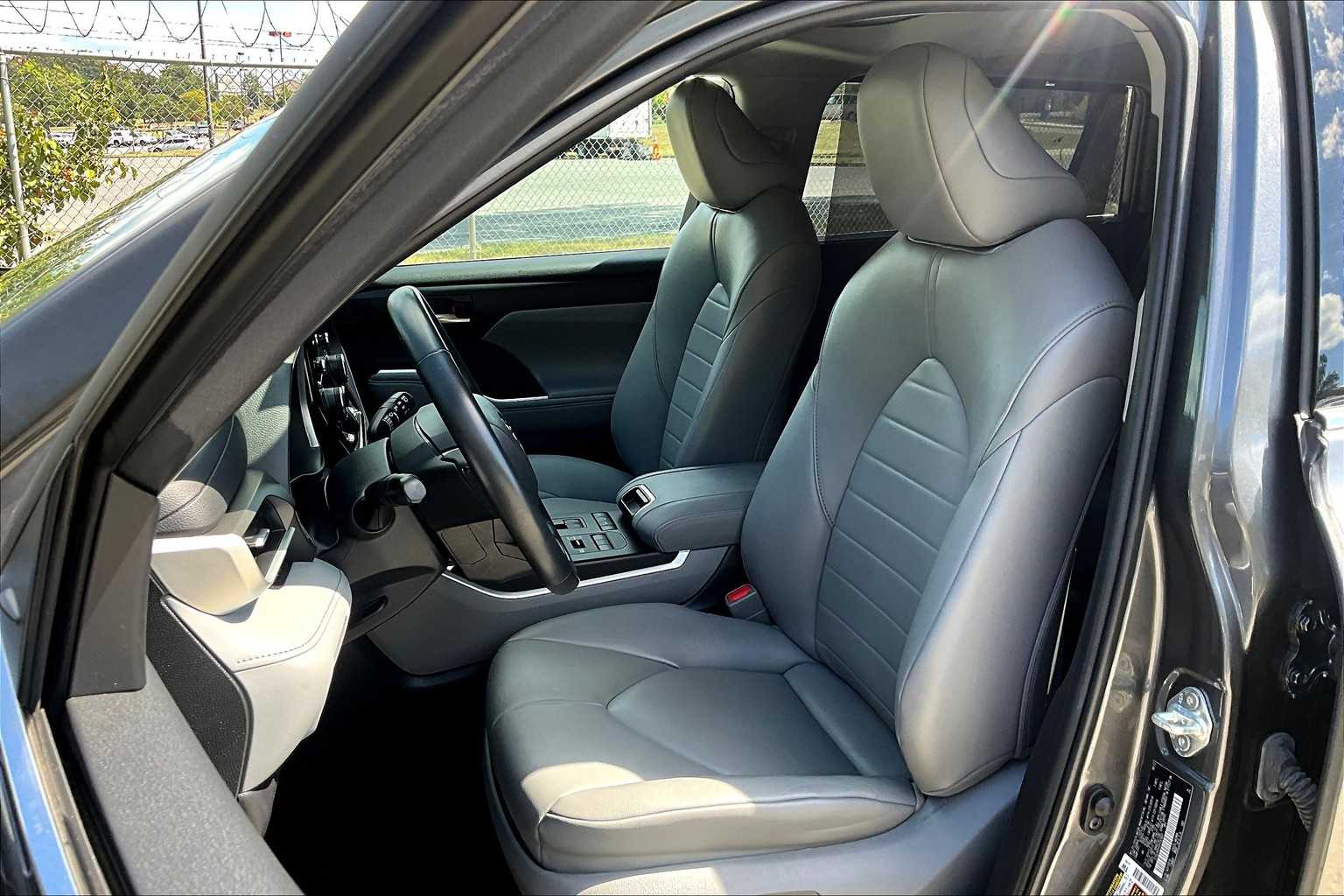 2022 Toyota Highlander XLE photo 7