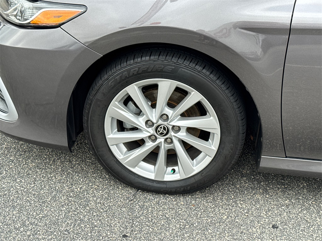 2021 Toyota Camry LE photo 10