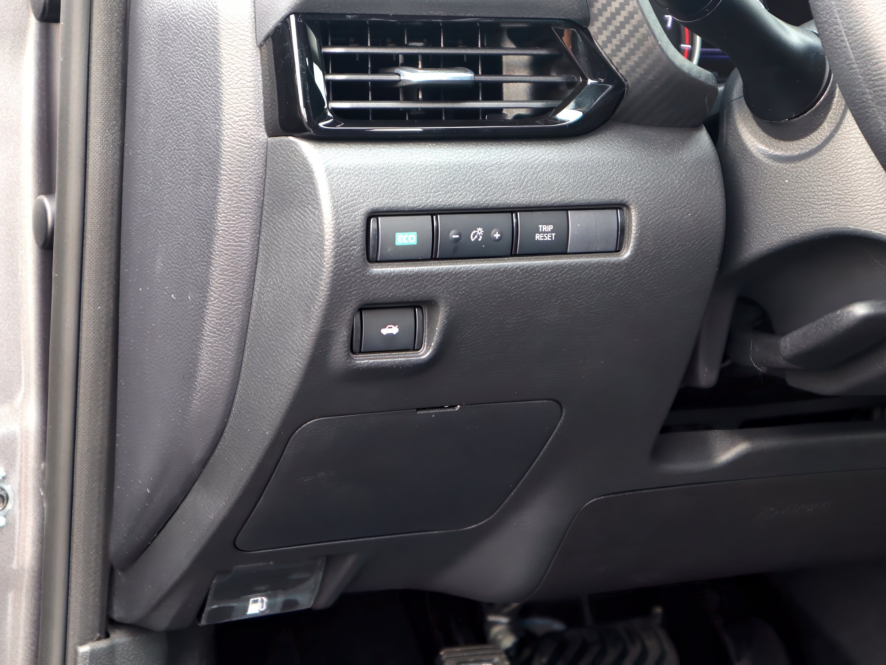 2025 Nissan Sentra SV photo 14