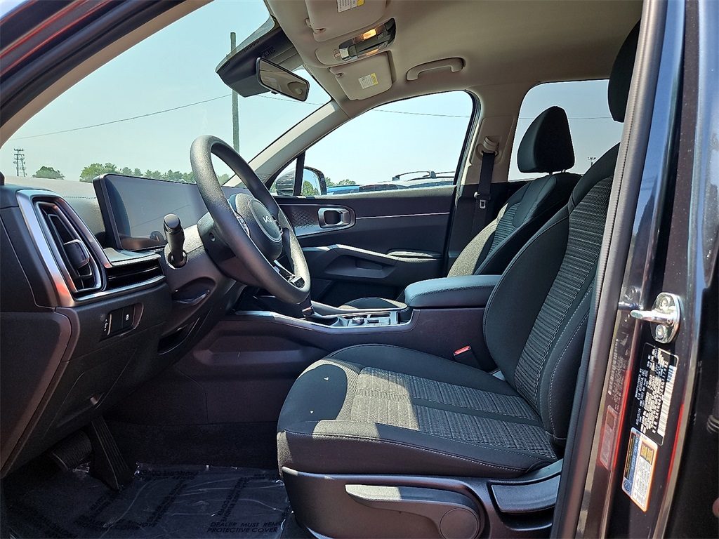 2025 Kia Sorento LX photo 13