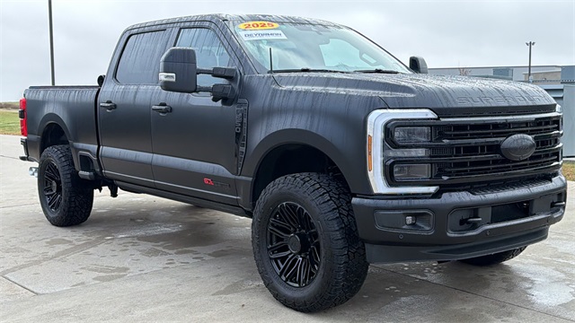 2025 Ford F-250 Super Duty Platinum's photo