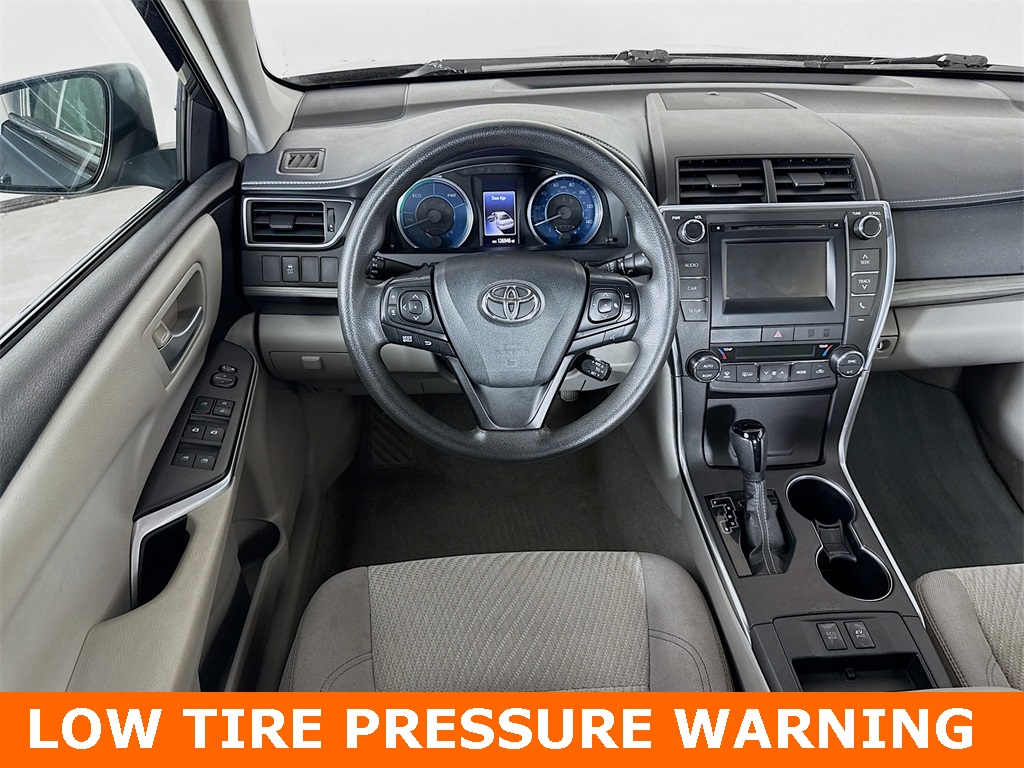 2015 Toyota Camry Hybrid LE photo 4