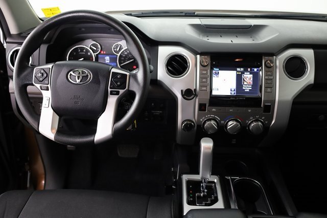 2017 Toyota Tundra SR5 photo 2