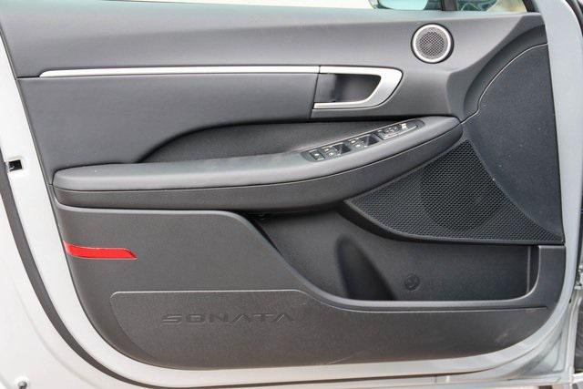 New 2025 Silver Hyundai SEL image 8