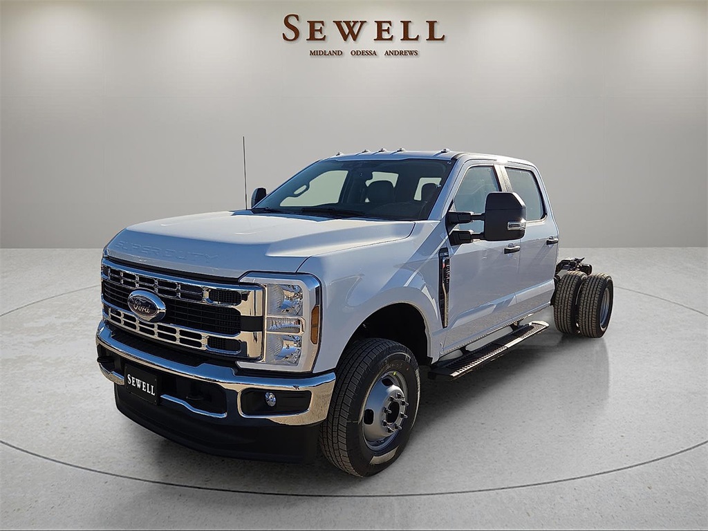 2026 Ford F-350 Super Duty Chassis Cab XL's photo