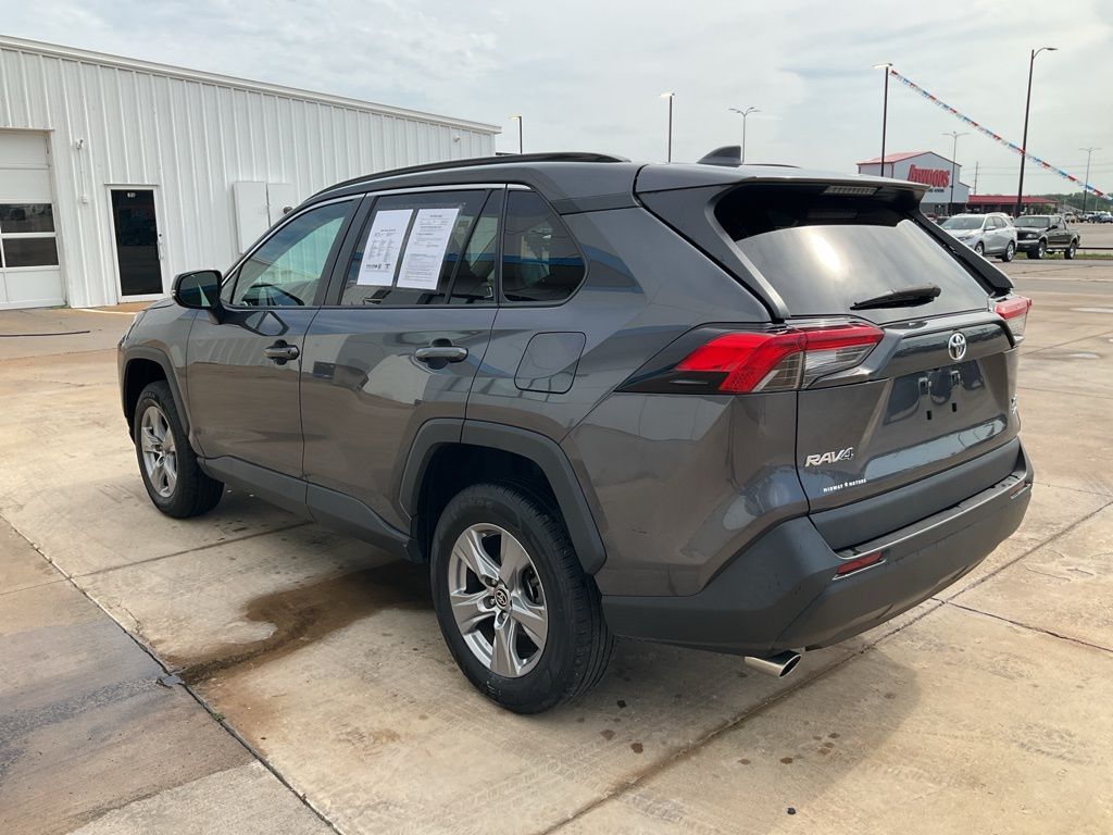 2022 Toyota RAV4 XLE photo 14