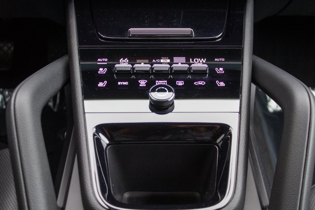 2024 Porsche Cayenne Base photo 20