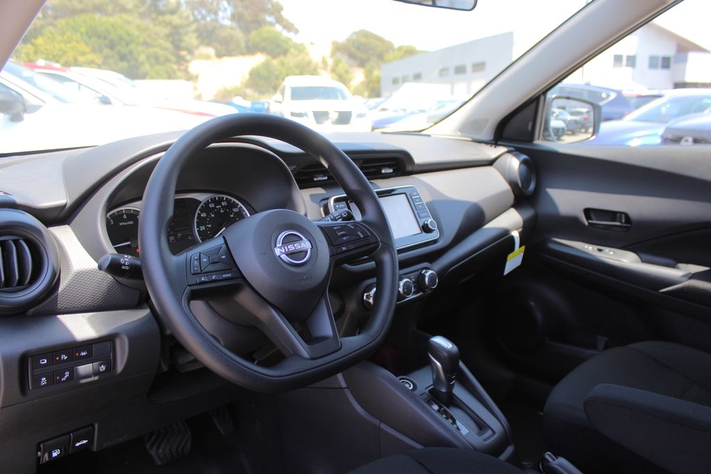 2025 Nissan Kicks Play S photo 10