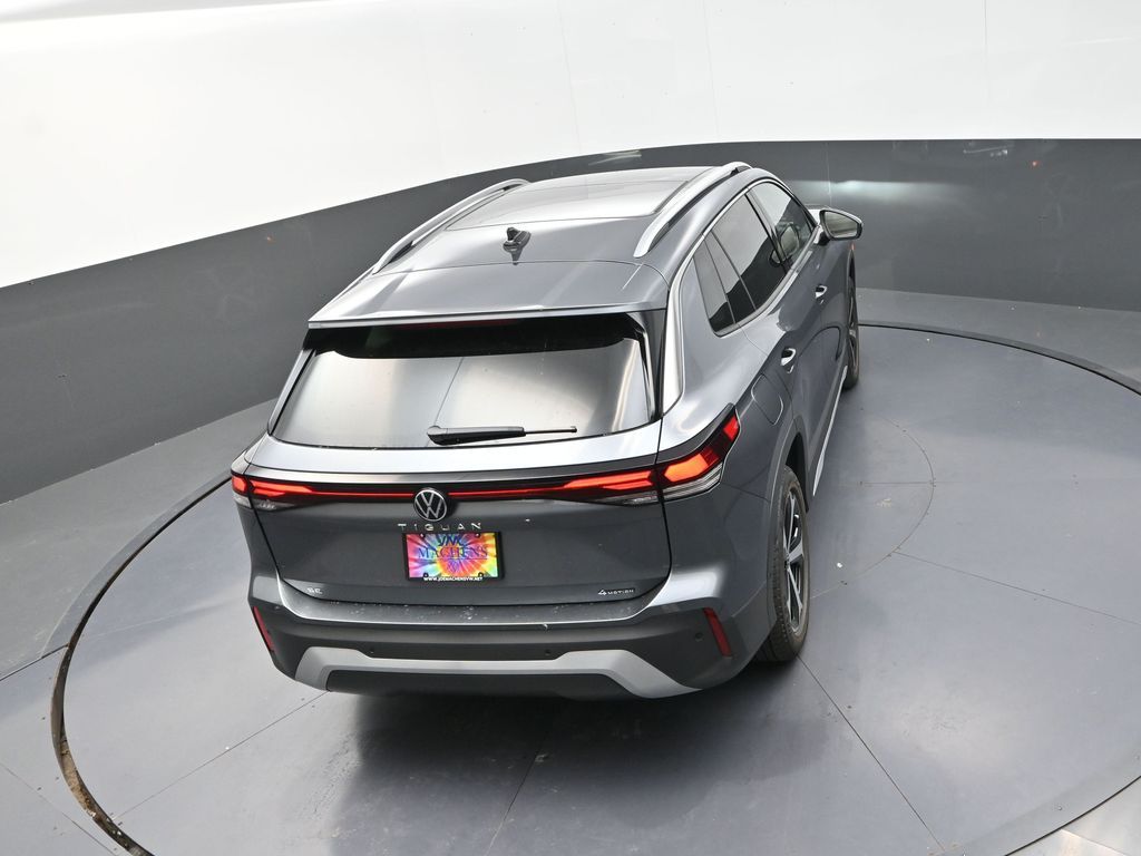 2025 Volkswagen Tiguan SE photo 14