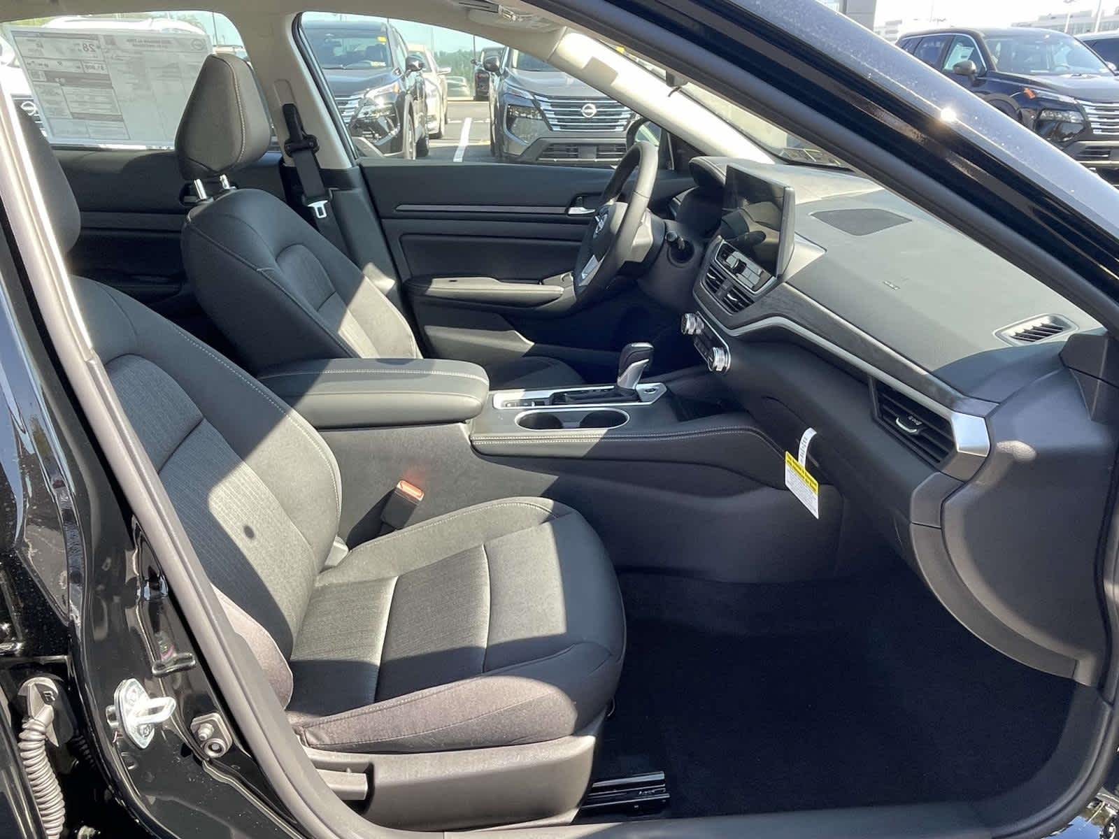 2025 Nissan Altima 2.5 SV photo 18