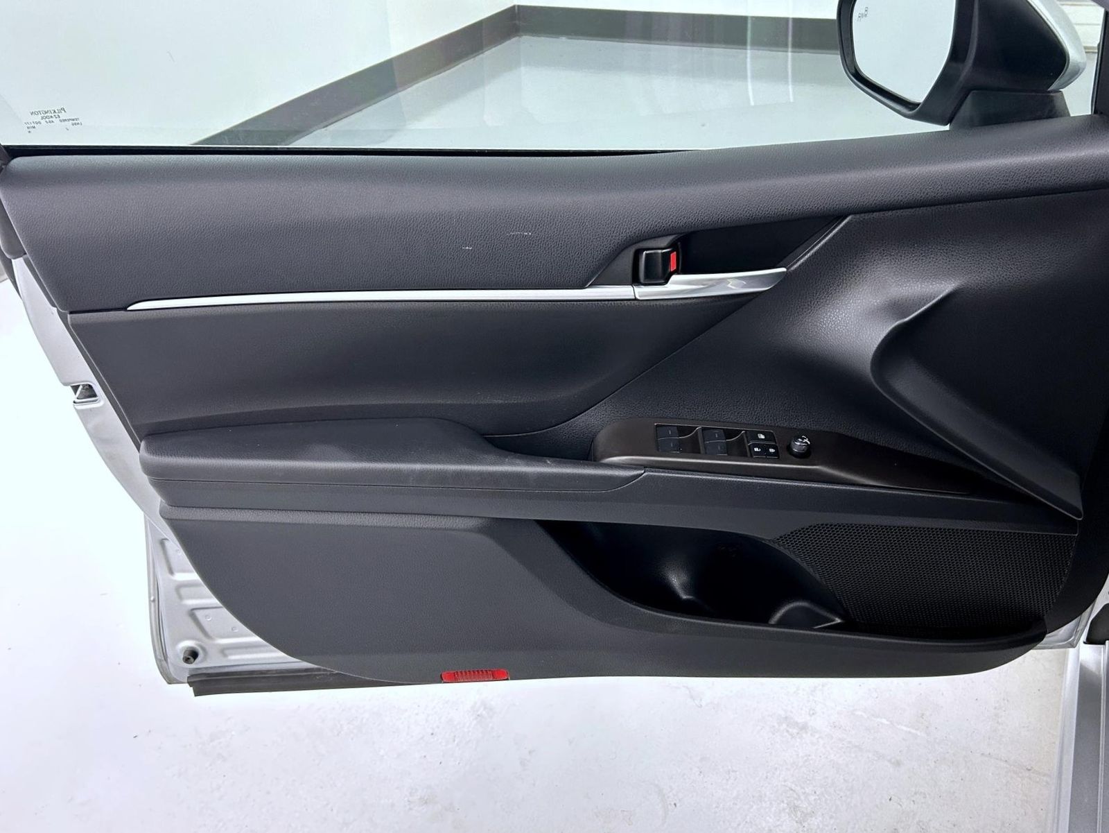 2023 Toyota Camry SE photo 9