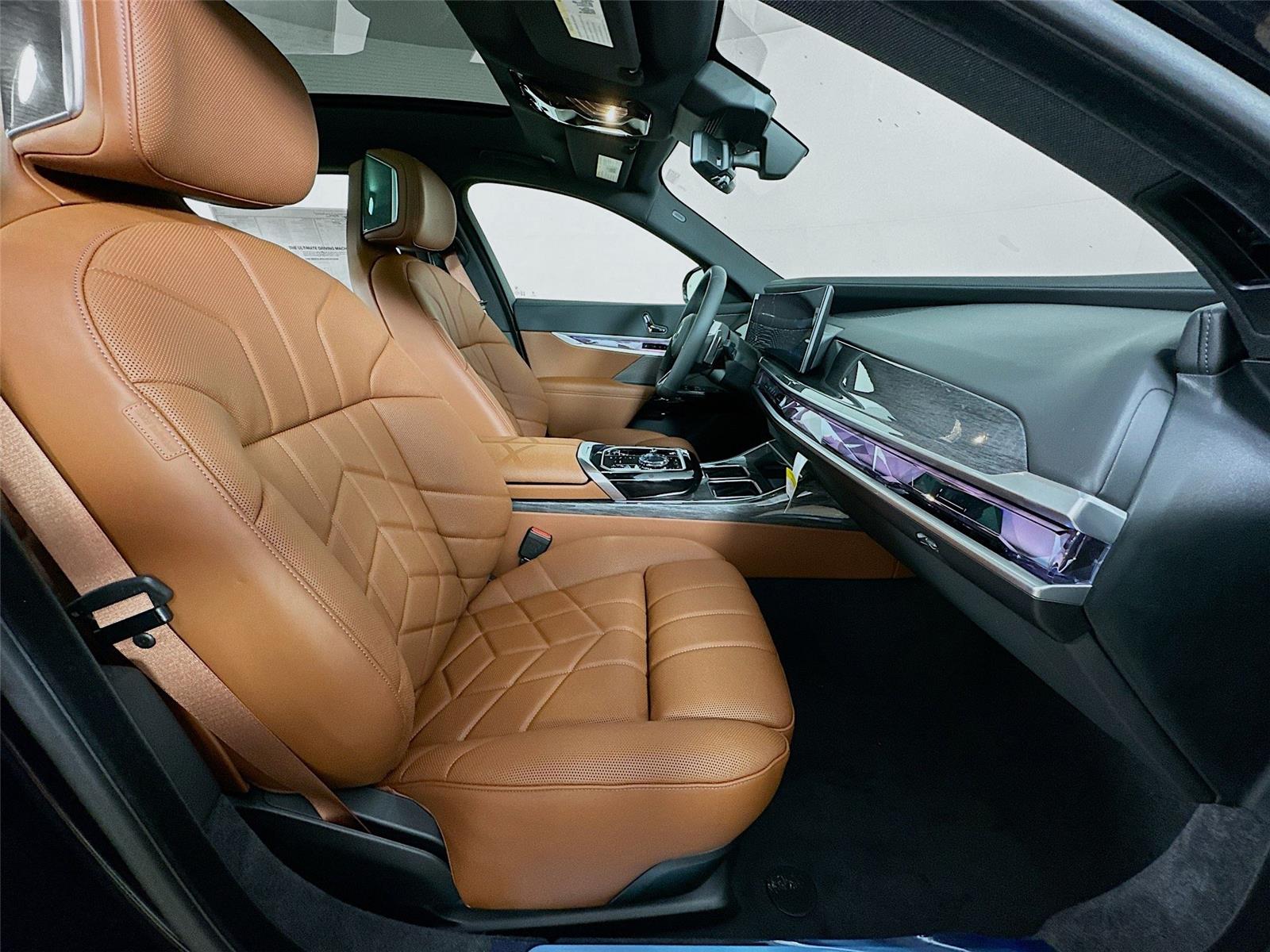 2026 Bmw 750e photo 29