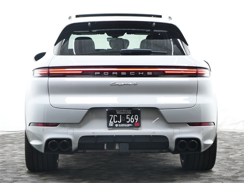 2024 Porsche Cayenne S photo 6