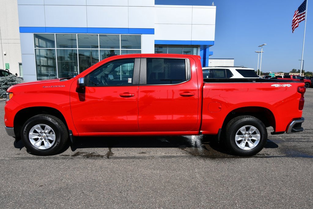 2025 Chevrolet Silverado 1500 LT photo 4