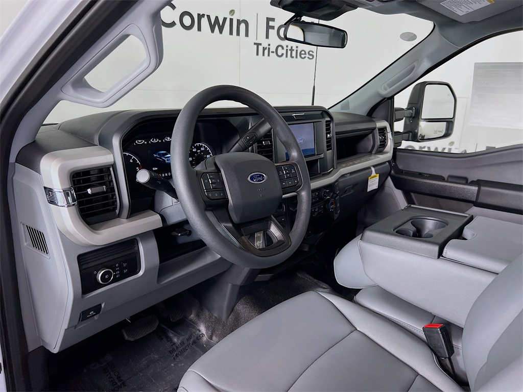 2025 Ford F-350 XL photo 3