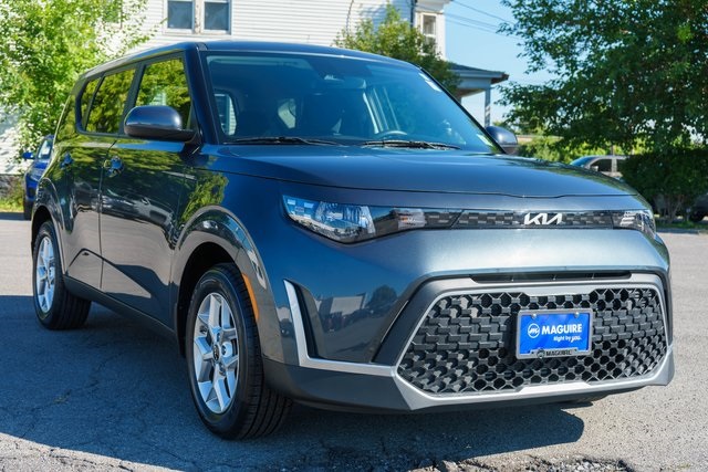 2023 Kia Soul LX photo 3
