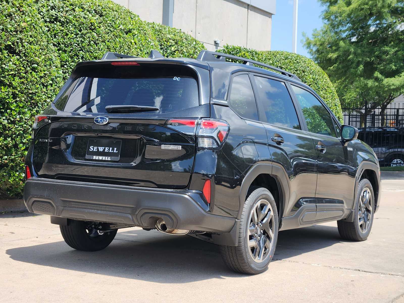 2025 Subaru Forester Premium photo 3