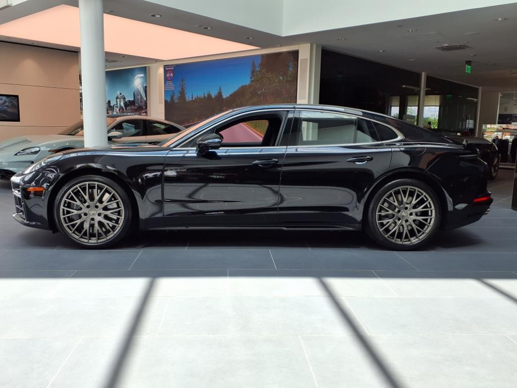 2025 Porsche Panamera Turbo E-Hybrid photo 2