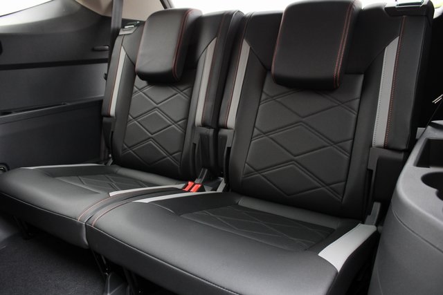 2025 Volkswagen Atlas Peak Edition SE photo 18
