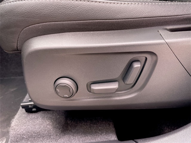 2024 Volvo XC40 AWD photo 5