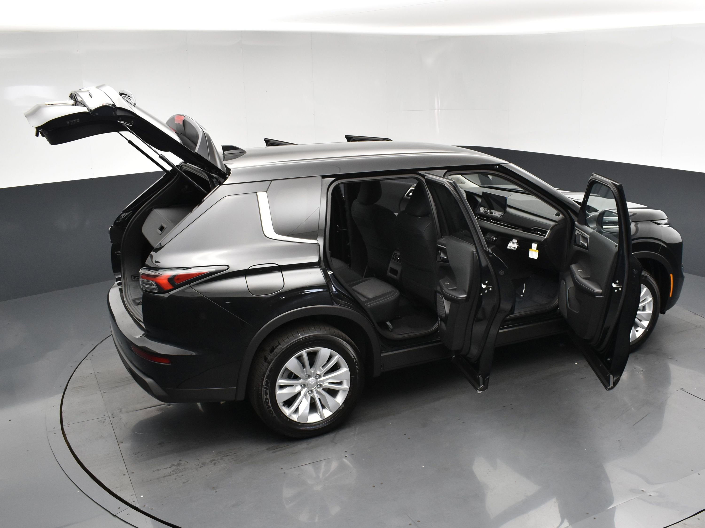 2025 Mitsubishi Outlander ES photo 28