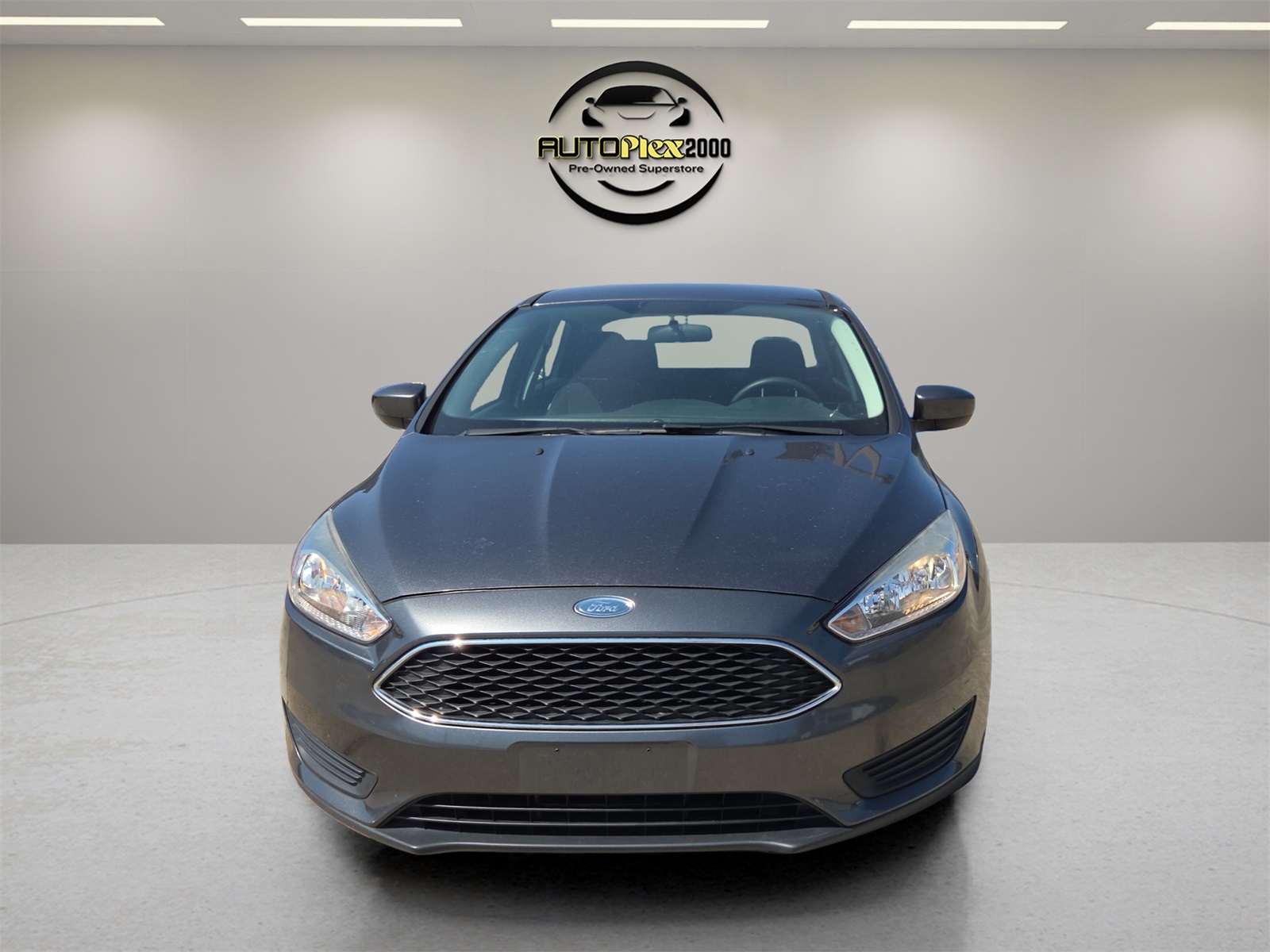 2018 Ford Focus SE photo 2