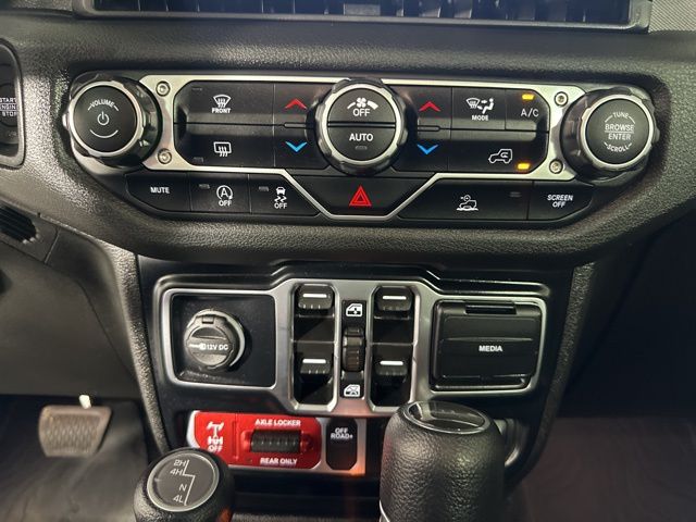 2024 Jeep Gladiator Willys photo 16