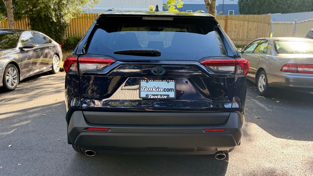 2024 Toyota RAV4 Hybrid XLE photo 6